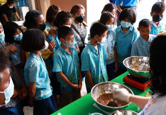 ภาพกิจกรรม  คณะวิทยาศาสตร์และเทคโนโลยี จัดกิจกรรมถ่ายทอดองค์ความรู้กระดาษกันนาจากกาบกล้วยไข่เพื่อใช้ในงานบรรจุภัณฑ์