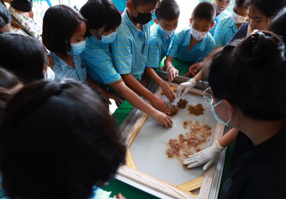 ภาพกิจกรรม  คณะวิทยาศาสตร์และเทคโนโลยี จัดกิจกรรมถ่ายทอดองค์ความรู้กระดาษกันนาจากกาบกล้วยไข่เพื่อใช้ในงานบรรจุภัณฑ์