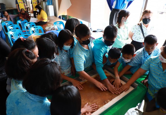 ภาพกิจกรรม  คณะวิทยาศาสตร์และเทคโนโลยี จัดกิจกรรมถ่ายทอดองค์ความรู้กระดาษกันนาจากกาบกล้วยไข่เพื่อใช้ในงานบรรจุภัณฑ์