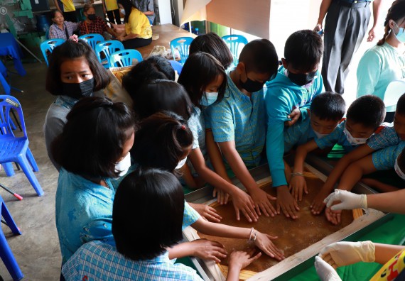 ภาพกิจกรรม  คณะวิทยาศาสตร์และเทคโนโลยี จัดกิจกรรมถ่ายทอดองค์ความรู้กระดาษกันนาจากกาบกล้วยไข่เพื่อใช้ในงานบรรจุภัณฑ์