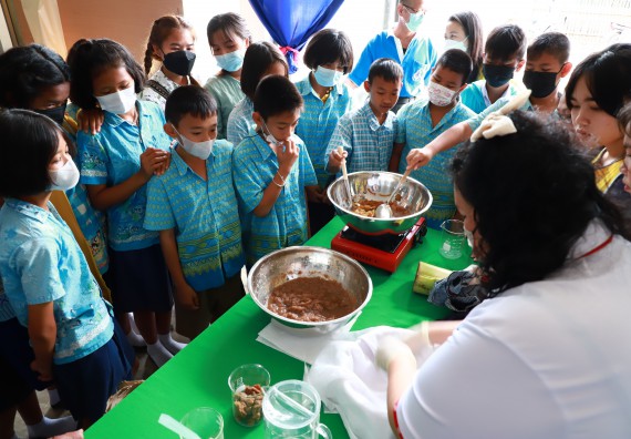 ภาพกิจกรรม  คณะวิทยาศาสตร์และเทคโนโลยี จัดกิจกรรมถ่ายทอดองค์ความรู้กระดาษกันนาจากกาบกล้วยไข่เพื่อใช้ในงานบรรจุภัณฑ์