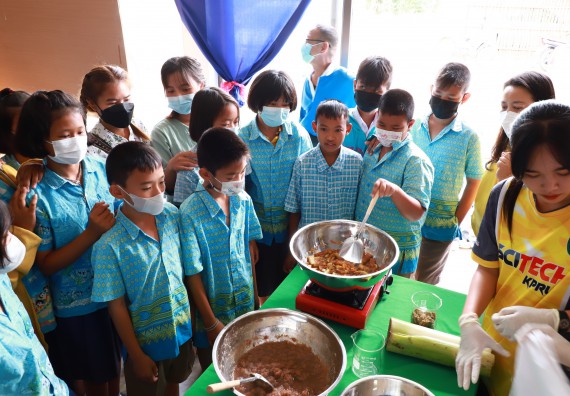 ภาพกิจกรรม  คณะวิทยาศาสตร์และเทคโนโลยี จัดกิจกรรมถ่ายทอดองค์ความรู้กระดาษกันนาจากกาบกล้วยไข่เพื่อใช้ในงานบรรจุภัณฑ์