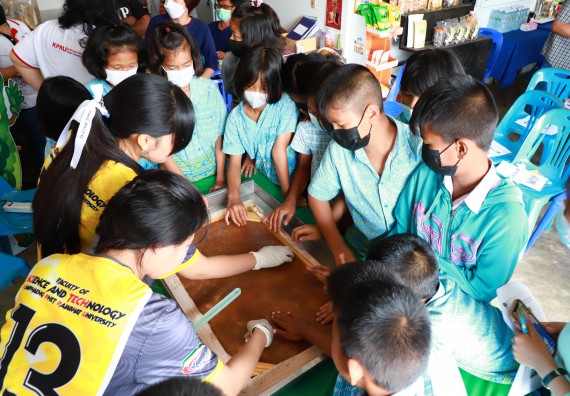 ภาพกิจกรรม  คณะวิทยาศาสตร์และเทคโนโลยี จัดกิจกรรมถ่ายทอดองค์ความรู้กระดาษกันนาจากกาบกล้วยไข่เพื่อใช้ในงานบรรจุภัณฑ์