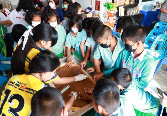 ภาพกิจกรรม  คณะวิทยาศาสตร์และเทคโนโลยี จัดกิจกรรมถ่ายทอดองค์ความรู้กระดาษกันนาจากกาบกล้วยไข่เพื่อใช้ในงานบรรจุภัณฑ์