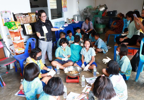 ภาพกิจกรรม  คณะวิทยาศาสตร์และเทคโนโลยี จัดกิจกรรมถ่ายทอดองค์ความรู้กระดาษกันนาจากกาบกล้วยไข่เพื่อใช้ในงานบรรจุภัณฑ์