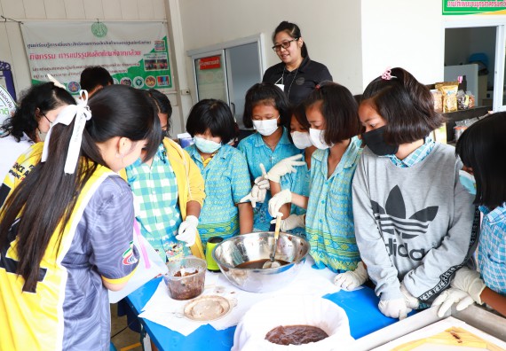 ภาพกิจกรรม  คณะวิทยาศาสตร์และเทคโนโลยี จัดกิจกรรมถ่ายทอดองค์ความรู้กระดาษกันนาจากกาบกล้วยไข่เพื่อใช้ในงานบรรจุภัณฑ์
