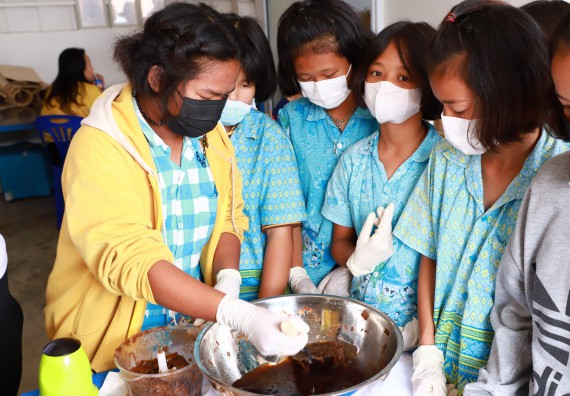 ภาพกิจกรรม  คณะวิทยาศาสตร์และเทคโนโลยี จัดกิจกรรมถ่ายทอดองค์ความรู้กระดาษกันนาจากกาบกล้วยไข่เพื่อใช้ในงานบรรจุภัณฑ์