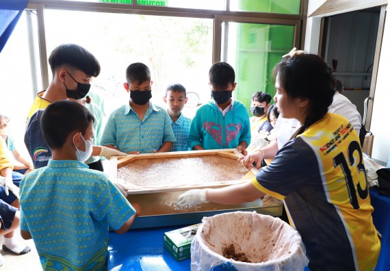 ภาพกิจกรรม  คณะวิทยาศาสตร์และเทคโนโลยี จัดกิจกรรมถ่ายทอดองค์ความรู้กระดาษกันนาจากกาบกล้วยไข่เพื่อใช้ในงานบรรจุภัณฑ์