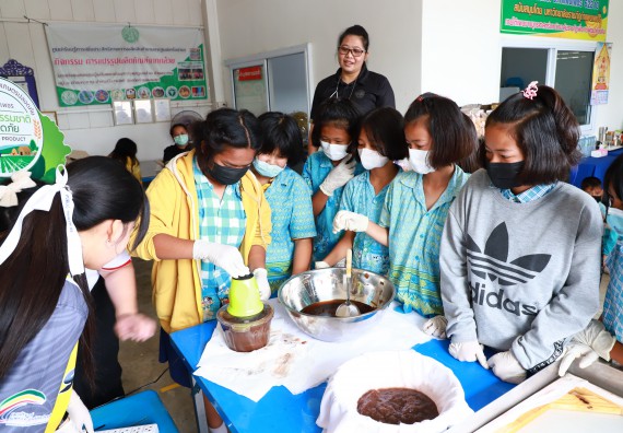 ภาพกิจกรรม  คณะวิทยาศาสตร์และเทคโนโลยี จัดกิจกรรมถ่ายทอดองค์ความรู้กระดาษกันนาจากกาบกล้วยไข่เพื่อใช้ในงานบรรจุภัณฑ์
