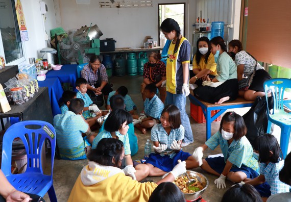 ภาพกิจกรรม  คณะวิทยาศาสตร์และเทคโนโลยี จัดกิจกรรมถ่ายทอดองค์ความรู้กระดาษกันนาจากกาบกล้วยไข่เพื่อใช้ในงานบรรจุภัณฑ์