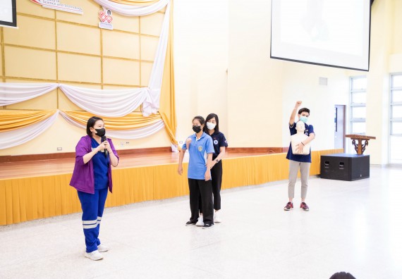 ภาพกิจกรรม  โปรแกรมวิชาสาธารณสุขศาสตร์ จัดอบรมการช่วยเหลือผู้ป่วยฉุกเฉิน ให้กับนักศึกษาชั้นปีที่ 2 หลักสูตรสาธารณสุขศาสตร์