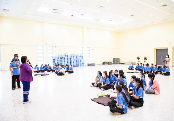 ภาพกิจกรรม  โปรแกรมวิชาสาธารณสุขศาสตร์ จัดอบรมการช่วยเหลือผู้ป่วยฉุกเฉิน ให้กับนักศึกษาชั้นปีที่ 2 หลักสูตรสาธารณสุขศาสตร์