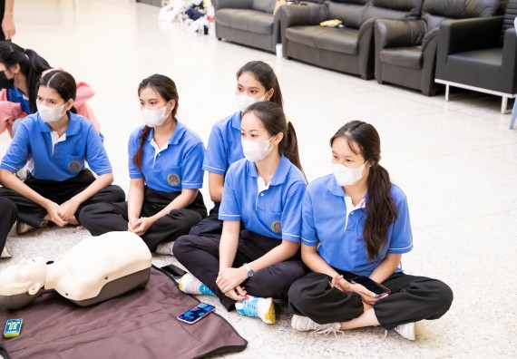 ภาพกิจกรรม  โปรแกรมวิชาสาธารณสุขศาสตร์ จัดอบรมการช่วยเหลือผู้ป่วยฉุกเฉิน ให้กับนักศึกษาชั้นปีที่ 2 หลักสูตรสาธารณสุขศาสตร์