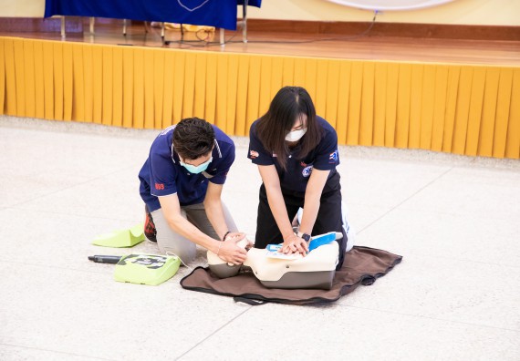 ภาพกิจกรรม  โปรแกรมวิชาสาธารณสุขศาสตร์ จัดอบรมการช่วยเหลือผู้ป่วยฉุกเฉิน ให้กับนักศึกษาชั้นปีที่ 2 หลักสูตรสาธารณสุขศาสตร์