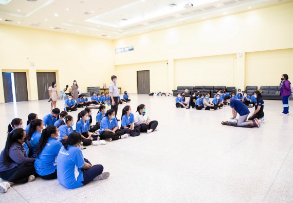 ภาพกิจกรรม  โปรแกรมวิชาสาธารณสุขศาสตร์ จัดอบรมการช่วยเหลือผู้ป่วยฉุกเฉิน ให้กับนักศึกษาชั้นปีที่ 2 หลักสูตรสาธารณสุขศาสตร์