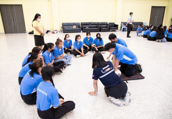 ภาพกิจกรรม  โปรแกรมวิชาสาธารณสุขศาสตร์ จัดอบรมการช่วยเหลือผู้ป่วยฉุกเฉิน ให้กับนักศึกษาชั้นปีที่ 2 หลักสูตรสาธารณสุขศาสตร์