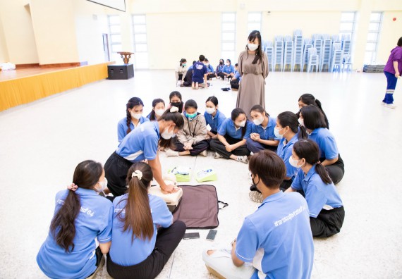 ภาพกิจกรรม  โปรแกรมวิชาสาธารณสุขศาสตร์ จัดอบรมการช่วยเหลือผู้ป่วยฉุกเฉิน ให้กับนักศึกษาชั้นปีที่ 2 หลักสูตรสาธารณสุขศาสตร์
