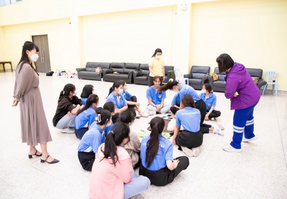 ภาพกิจกรรม  โปรแกรมวิชาสาธารณสุขศาสตร์ จัดอบรมการช่วยเหลือผู้ป่วยฉุกเฉิน ให้กับนักศึกษาชั้นปีที่ 2 หลักสูตรสาธารณสุขศาสตร์