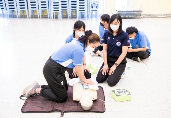 ภาพกิจกรรม  โปรแกรมวิชาสาธารณสุขศาสตร์ จัดอบรมการช่วยเหลือผู้ป่วยฉุกเฉิน ให้กับนักศึกษาชั้นปีที่ 2 หลักสูตรสาธารณสุขศาสตร์