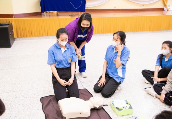 ภาพกิจกรรม  โปรแกรมวิชาสาธารณสุขศาสตร์ จัดอบรมการช่วยเหลือผู้ป่วยฉุกเฉิน ให้กับนักศึกษาชั้นปีที่ 2 หลักสูตรสาธารณสุขศาสตร์