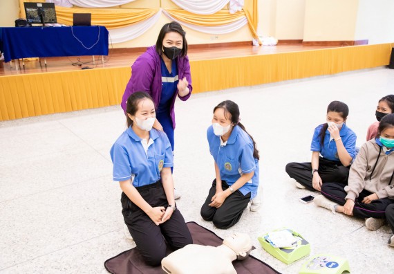ภาพกิจกรรม  โปรแกรมวิชาสาธารณสุขศาสตร์ จัดอบรมการช่วยเหลือผู้ป่วยฉุกเฉิน ให้กับนักศึกษาชั้นปีที่ 2 หลักสูตรสาธารณสุขศาสตร์