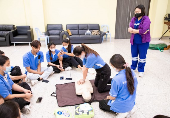 ภาพกิจกรรม  โปรแกรมวิชาสาธารณสุขศาสตร์ จัดอบรมการช่วยเหลือผู้ป่วยฉุกเฉิน ให้กับนักศึกษาชั้นปีที่ 2 หลักสูตรสาธารณสุขศาสตร์