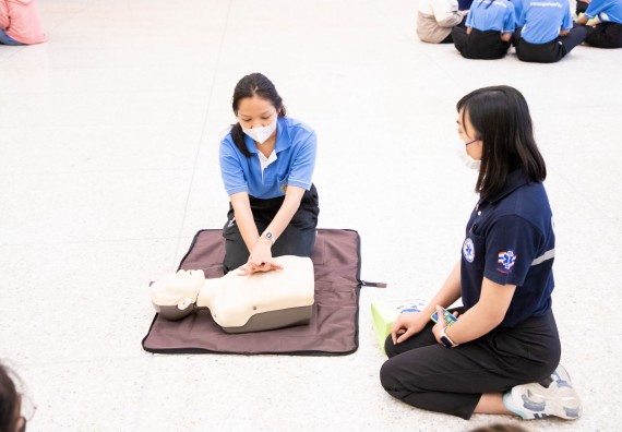 ภาพกิจกรรม  โปรแกรมวิชาสาธารณสุขศาสตร์ จัดอบรมการช่วยเหลือผู้ป่วยฉุกเฉิน ให้กับนักศึกษาชั้นปีที่ 2 หลักสูตรสาธารณสุขศาสตร์