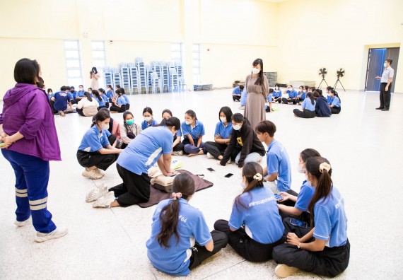 ภาพกิจกรรม  โปรแกรมวิชาสาธารณสุขศาสตร์ จัดอบรมการช่วยเหลือผู้ป่วยฉุกเฉิน ให้กับนักศึกษาชั้นปีที่ 2 หลักสูตรสาธารณสุขศาสตร์
