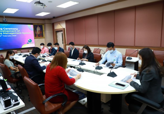 ภาพกิจกรรม  มหาวิทยาลัยราชภัฏกำแพงเพชร โดยคณะวิทยาศาสตร์และเทคโนโลยี ได้ตกลงลงนามในสัญญา เพื่อพัฒนาแอปพลิเคชั่น ชื่อ Casava Management System