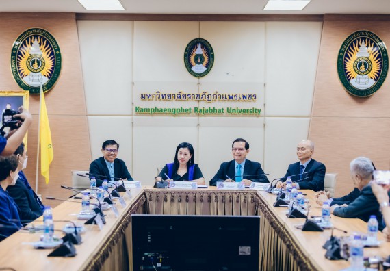 ภาพกิจกรรม  คณะวิทยาศาสตร์และเทคโนโลยี เข้าร่วมพิธีบันทึกข้อตกลงความร่วมมือการเสริมศักยภาพด้านวิชาการของบุคลากรสาธารณสุขในสังกัดองค์การบริหารส่วนจังหวัดกำแพงเพชร