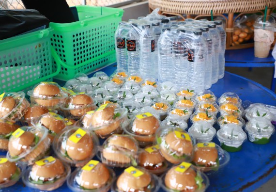 ภาพกิจกรรม  คณะวิทยาศาสตร์และเทคโนโลยี จัดอบรมเชิงปฏิบัติการ เรื่อง การพัฒนาบรรจุภัณฑ์น้ำพริกโบราณกลุ่มศรีเกษตรพัฒนา