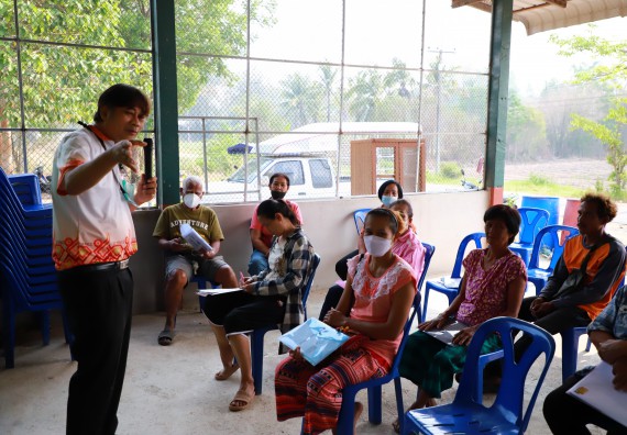 ภาพกิจกรรม  คณะวิทยาศาสตร์และเทคโนโลยี จัดอบรมเชิงปฏิบัติการ เรื่อง การพัฒนาบรรจุภัณฑ์น้ำพริกโบราณกลุ่มศรีเกษตรพัฒนา