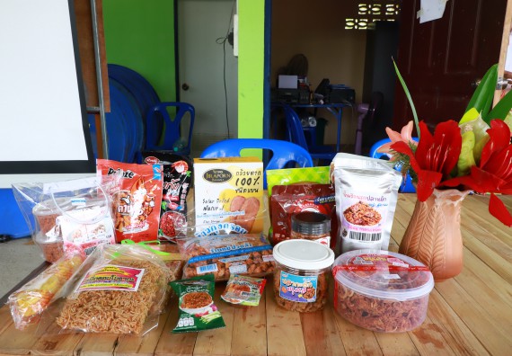 ภาพกิจกรรม  คณะวิทยาศาสตร์และเทคโนโลยี จัดอบรมเชิงปฏิบัติการ เรื่อง การพัฒนาบรรจุภัณฑ์น้ำพริกโบราณกลุ่มศรีเกษตรพัฒนา