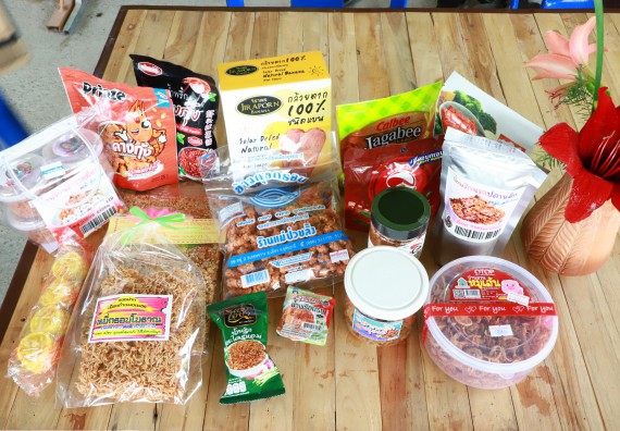 ภาพกิจกรรม  คณะวิทยาศาสตร์และเทคโนโลยี จัดอบรมเชิงปฏิบัติการ เรื่อง การพัฒนาบรรจุภัณฑ์น้ำพริกโบราณกลุ่มศรีเกษตรพัฒนา