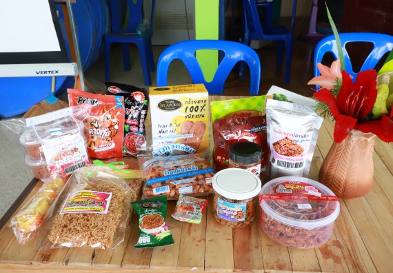 ภาพกิจกรรม  คณะวิทยาศาสตร์และเทคโนโลยี จัดอบรมเชิงปฏิบัติการ เรื่อง การพัฒนาบรรจุภัณฑ์น้ำพริกโบราณกลุ่มศรีเกษตรพัฒนา