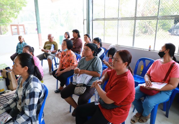 ภาพกิจกรรม  คณะวิทยาศาสตร์และเทคโนโลยี จัดอบรมเชิงปฏิบัติการ เรื่อง การพัฒนาบรรจุภัณฑ์น้ำพริกโบราณกลุ่มศรีเกษตรพัฒนา