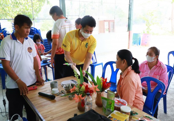 ภาพกิจกรรม  คณะวิทยาศาสตร์และเทคโนโลยี จัดอบรมเชิงปฏิบัติการ เรื่อง การพัฒนาบรรจุภัณฑ์น้ำพริกโบราณกลุ่มศรีเกษตรพัฒนา