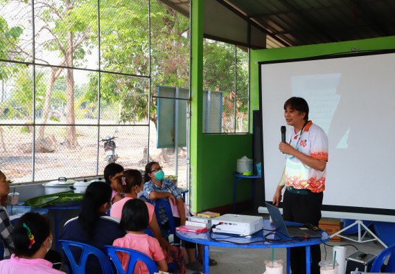 ภาพกิจกรรม  คณะวิทยาศาสตร์และเทคโนโลยี จัดอบรมเชิงปฏิบัติการ เรื่อง การพัฒนาบรรจุภัณฑ์น้ำพริกโบราณกลุ่มศรีเกษตรพัฒนา