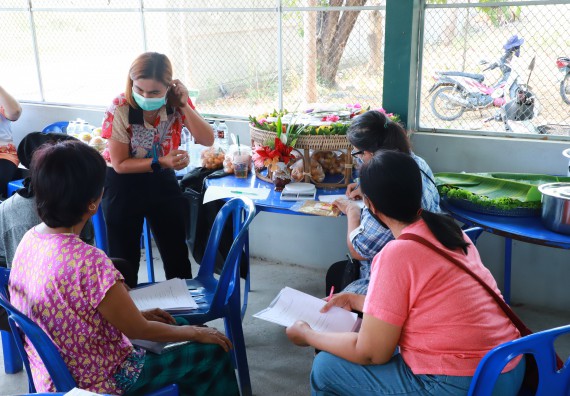 ภาพกิจกรรม  คณะวิทยาศาสตร์และเทคโนโลยี จัดอบรมเชิงปฏิบัติการ เรื่อง การพัฒนาบรรจุภัณฑ์น้ำพริกโบราณกลุ่มศรีเกษตรพัฒนา