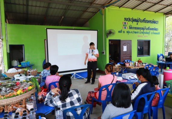 ภาพกิจกรรม  คณะวิทยาศาสตร์และเทคโนโลยี จัดอบรมเชิงปฏิบัติการ เรื่อง การพัฒนาบรรจุภัณฑ์น้ำพริกโบราณกลุ่มศรีเกษตรพัฒนา