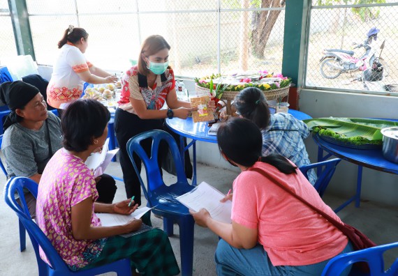 ภาพกิจกรรม  คณะวิทยาศาสตร์และเทคโนโลยี จัดอบรมเชิงปฏิบัติการ เรื่อง การพัฒนาบรรจุภัณฑ์น้ำพริกโบราณกลุ่มศรีเกษตรพัฒนา