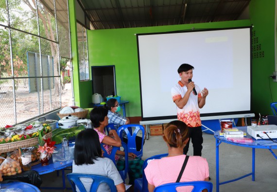 ภาพกิจกรรม  คณะวิทยาศาสตร์และเทคโนโลยี จัดอบรมเชิงปฏิบัติการ เรื่อง การพัฒนาบรรจุภัณฑ์น้ำพริกโบราณกลุ่มศรีเกษตรพัฒนา
