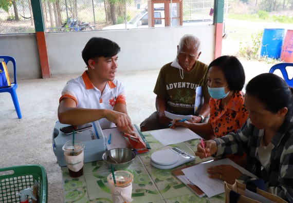 ภาพกิจกรรม  คณะวิทยาศาสตร์และเทคโนโลยี จัดอบรมเชิงปฏิบัติการ เรื่อง การพัฒนาบรรจุภัณฑ์น้ำพริกโบราณกลุ่มศรีเกษตรพัฒนา