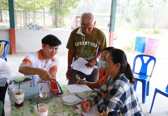 ภาพกิจกรรม  คณะวิทยาศาสตร์และเทคโนโลยี จัดอบรมเชิงปฏิบัติการ เรื่อง การพัฒนาบรรจุภัณฑ์น้ำพริกโบราณกลุ่มศรีเกษตรพัฒนา