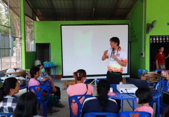 ภาพกิจกรรม  คณะวิทยาศาสตร์และเทคโนโลยี จัดอบรมเชิงปฏิบัติการ เรื่อง การพัฒนาบรรจุภัณฑ์น้ำพริกโบราณกลุ่มศรีเกษตรพัฒนา