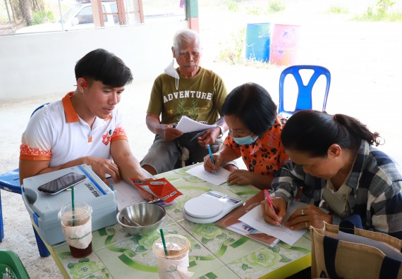 ภาพกิจกรรม  คณะวิทยาศาสตร์และเทคโนโลยี จัดอบรมเชิงปฏิบัติการ เรื่อง การพัฒนาบรรจุภัณฑ์น้ำพริกโบราณกลุ่มศรีเกษตรพัฒนา