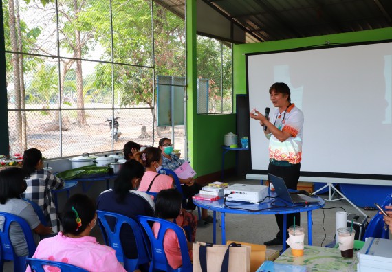 ภาพกิจกรรม  คณะวิทยาศาสตร์และเทคโนโลยี จัดอบรมเชิงปฏิบัติการ เรื่อง การพัฒนาบรรจุภัณฑ์น้ำพริกโบราณกลุ่มศรีเกษตรพัฒนา