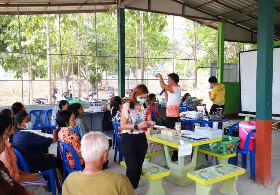 ภาพกิจกรรม  คณะวิทยาศาสตร์และเทคโนโลยี จัดอบรมเชิงปฏิบัติการ เรื่อง การพัฒนาบรรจุภัณฑ์น้ำพริกโบราณกลุ่มศรีเกษตรพัฒนา