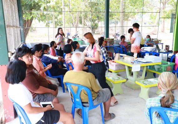 ภาพกิจกรรม  คณะวิทยาศาสตร์และเทคโนโลยี จัดอบรมเชิงปฏิบัติการ เรื่อง การพัฒนาบรรจุภัณฑ์น้ำพริกโบราณกลุ่มศรีเกษตรพัฒนา