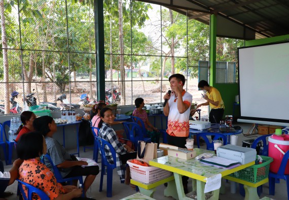 ภาพกิจกรรม  คณะวิทยาศาสตร์และเทคโนโลยี จัดอบรมเชิงปฏิบัติการ เรื่อง การพัฒนาบรรจุภัณฑ์น้ำพริกโบราณกลุ่มศรีเกษตรพัฒนา